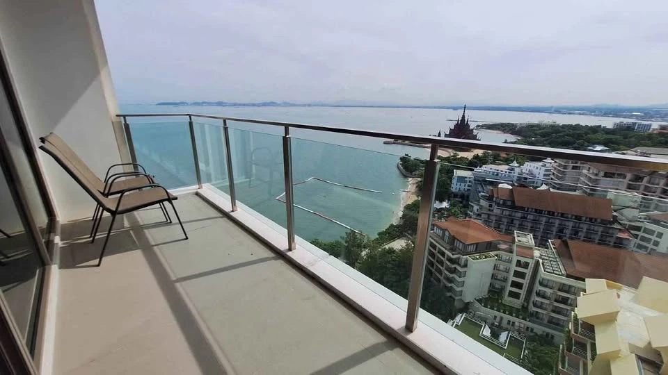 For sale or rent at Baan Plai Haad. Spacious rooms with plenty of usable space, high-quality wallpaper, and beautiful, unblocked views. Book now!