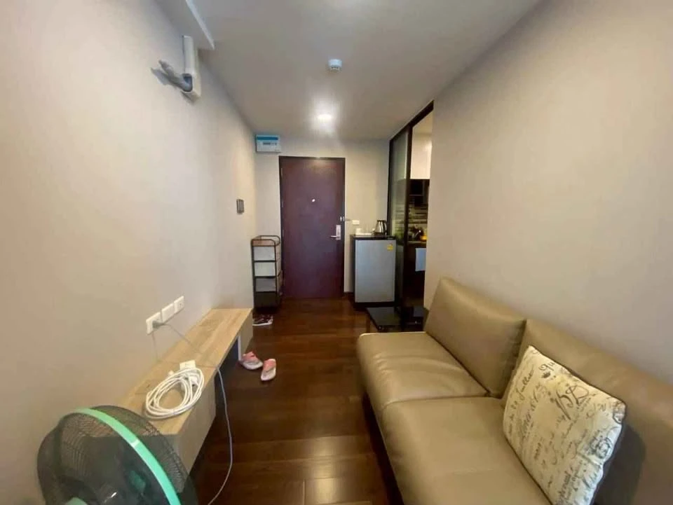 For sale or rent: Bangkok FELIZ Sathorn-Taksin, 1 bedroom, 1 bathroom, fully furnished, in a prime location. Don't miss this opportunity!