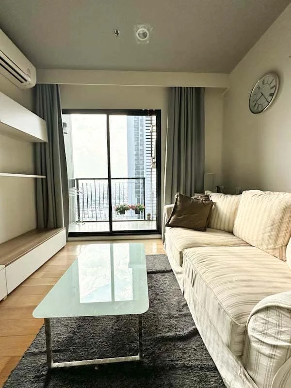 For sale, for rent BLOCS 77, very good condition, has built-in cabinets for additional storage, view of the super chill swimming pool, don't miss it.