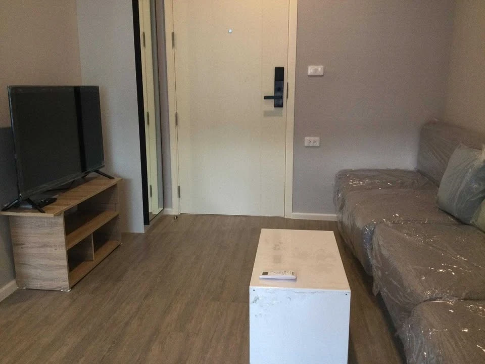 For sale, for rent, Blue Phahonyothin 35, ready to move in, 6th floor, swimming pool view, hurry to reserve now.