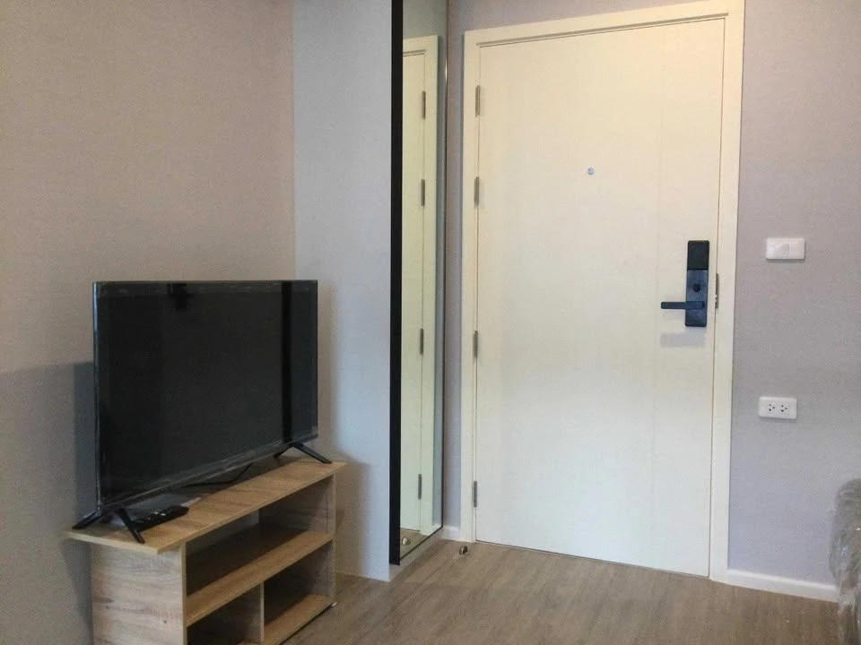 For sale, for rent, Blue Phahonyothin 35, ready to move in, 6th floor, swimming pool view, hurry to reserve now.