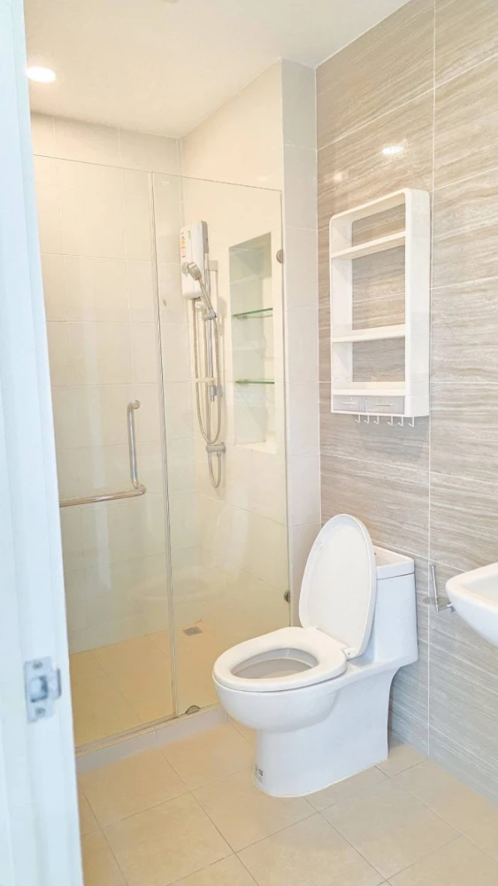 For sale, for rent BROMPTON Pet Friendly Sukhumvit 107, corner room with privacy, comes with complete facilities, hurry and book now.