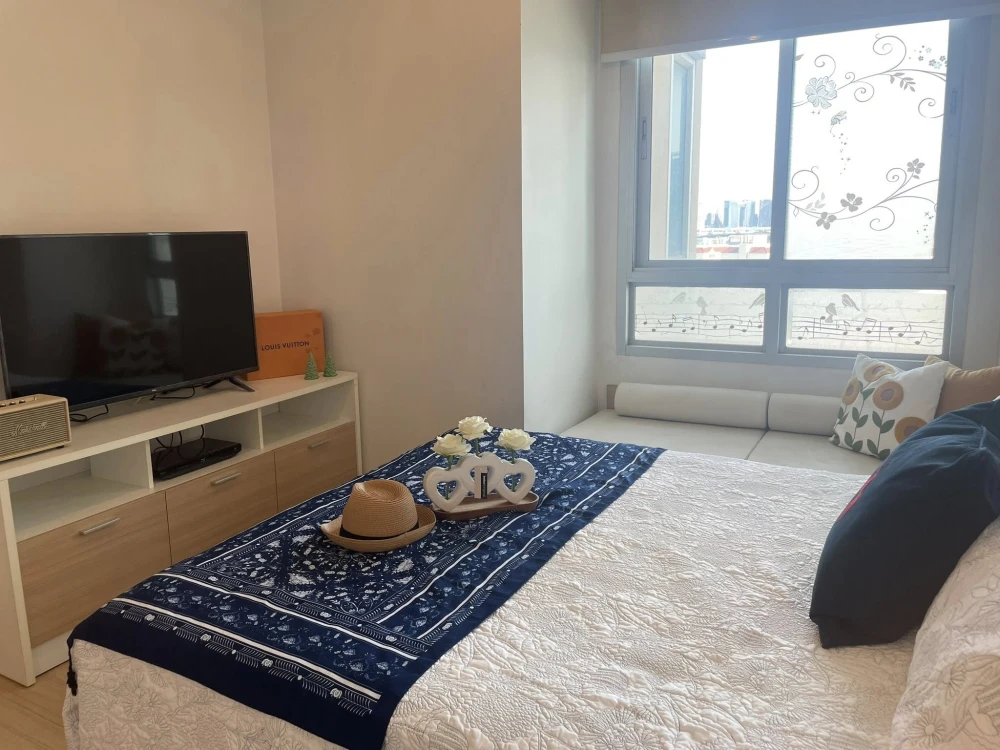 For sale or rent: Centric Scene Ratchavipha, 10th floor, corner unit, unobstructed city view, good ventilation, cool and comfortable, ready to move in