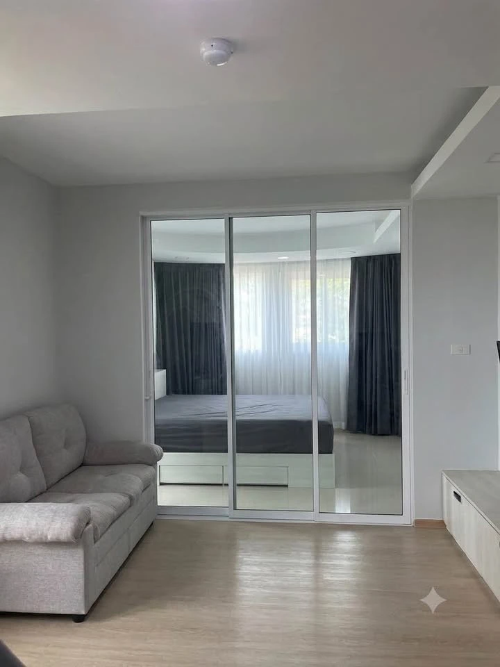 For sale or rent: Champs Elysees Tiwanon. Large, comfortable unit with ample living space and complete amenities. Book now!