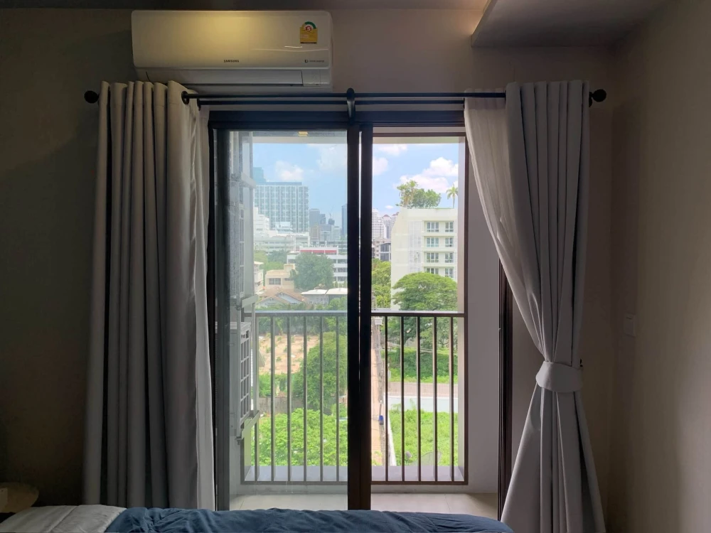 For sale or rent: Chapter Thonglor 25, corner unit offering privacy and spacious living area, fully furnished. Book now!