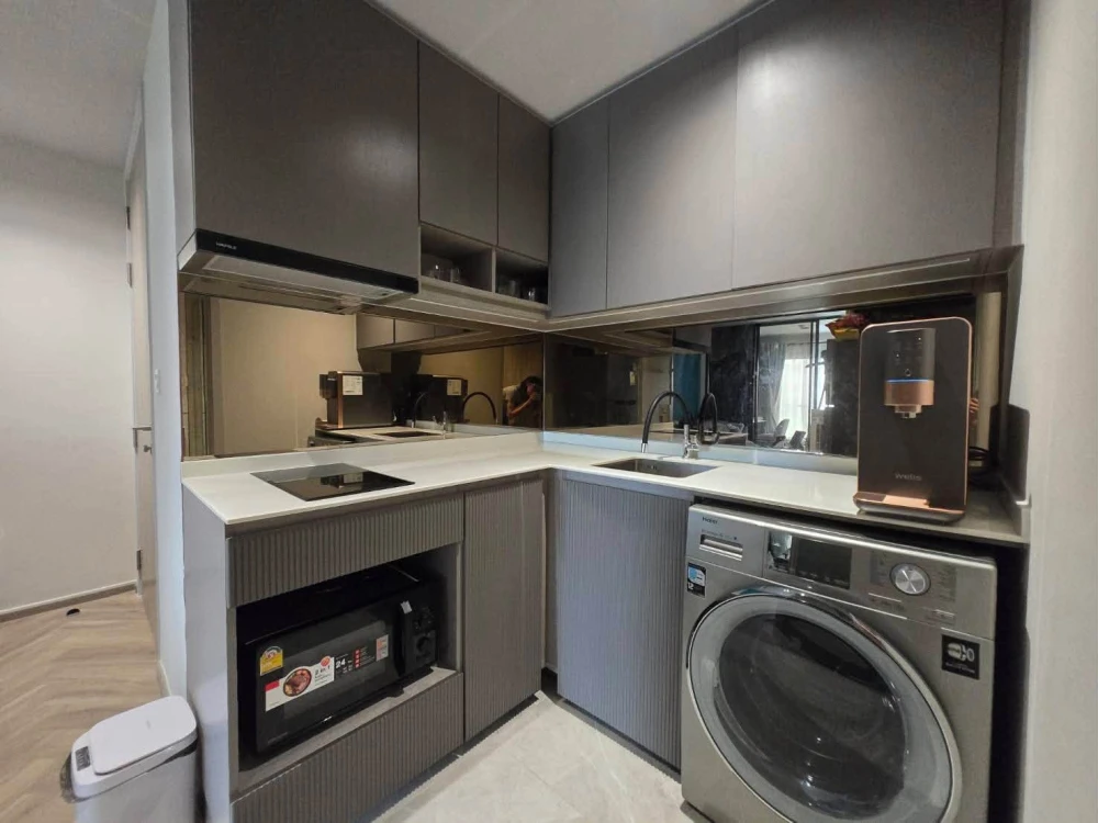 For sale or rent: Chapter Thonglor 25, corner unit offering privacy and spacious living area, fully furnished. Book now!