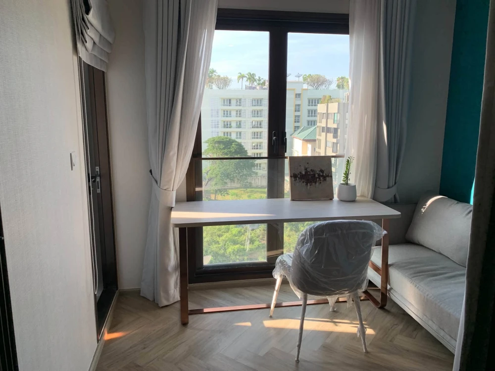 For sale or rent: Chapter Thonglor 25, corner unit offering privacy and spacious living area, fully furnished. Book now!