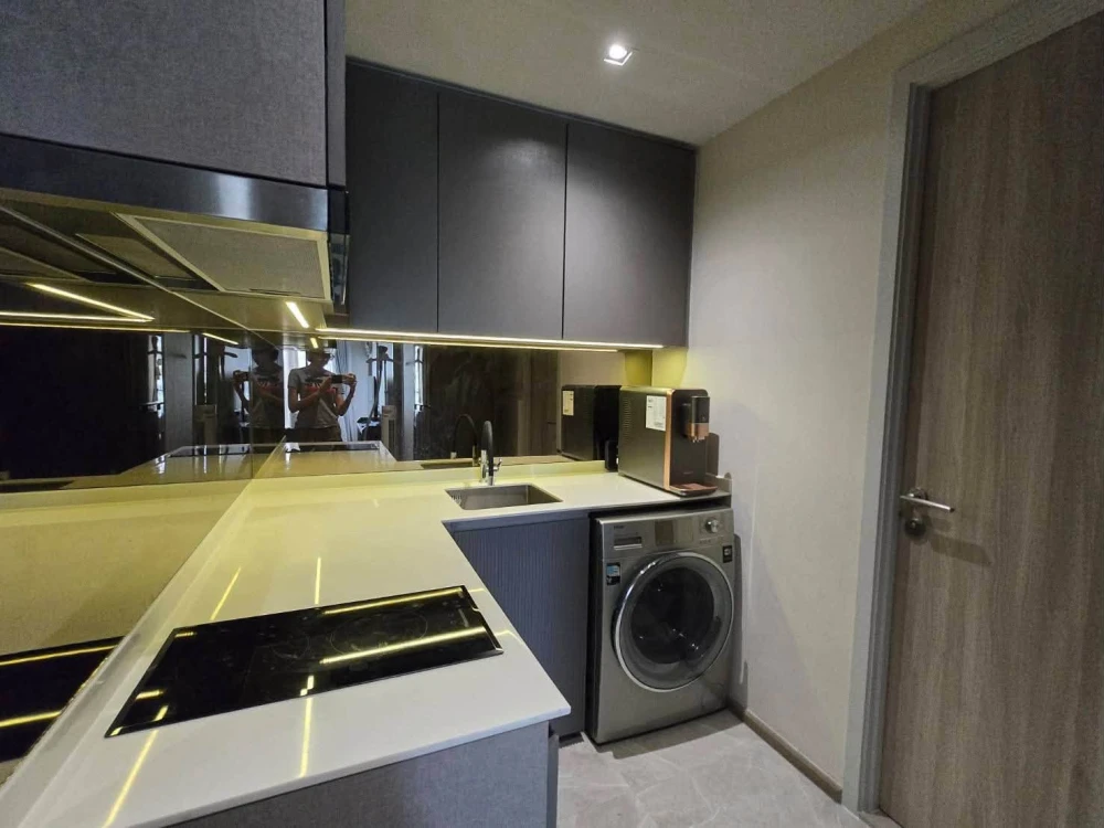 For sale or rent: Chapter Thonglor 25, corner unit offering privacy and spacious living area, fully furnished. Book now!