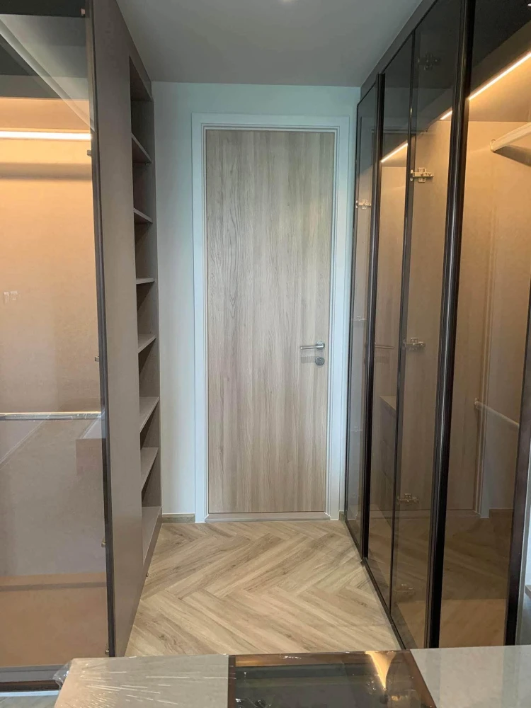 For sale or rent: Chapter Thonglor 25, corner unit offering privacy and spacious living area, fully furnished. Book now!