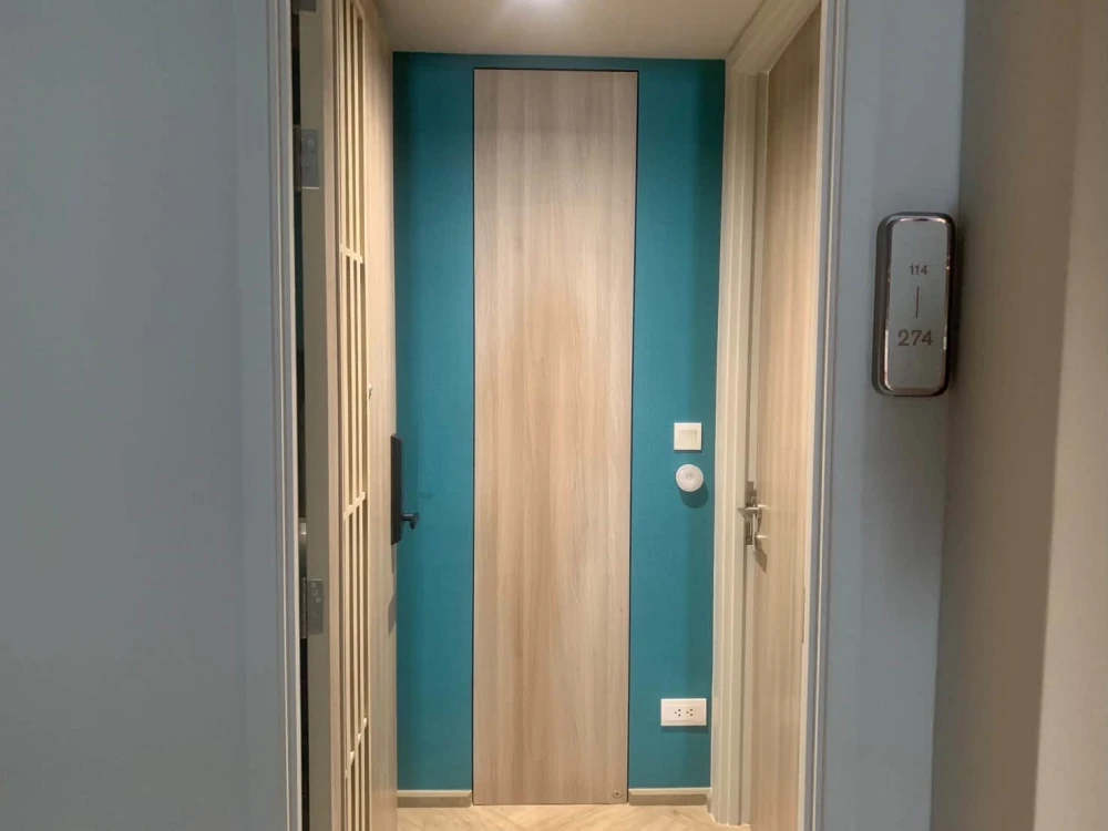 For sale or rent: Chapter Thonglor 25, corner unit offering privacy and spacious living area, fully furnished. Book now!