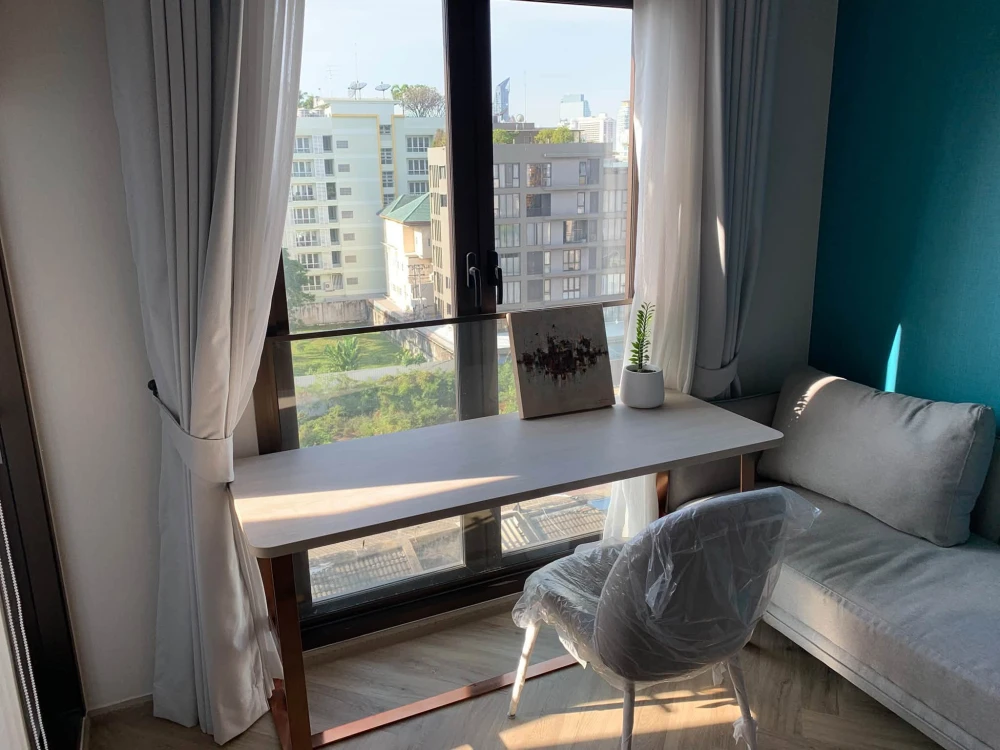 For sale or rent: Chapter Thonglor 25, corner unit offering privacy and spacious living area, fully furnished. Book now!