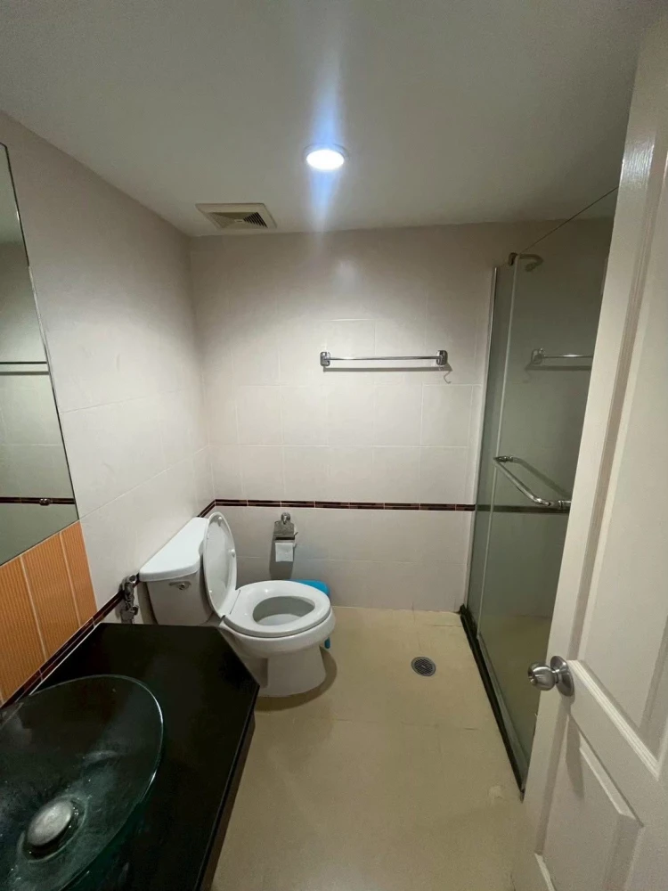 For sale or rent: Chateau In Town Major Ratchayothin. Spacious rooms, peaceful condo with a home-like feel, panoramic balcony views. Book now!