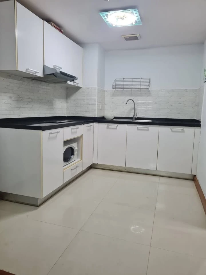 For sale, for rent: Chateau In Town Ratchada 17, very beautiful room with large built-in wardrobe, comfortable and not cramped, must reserve.