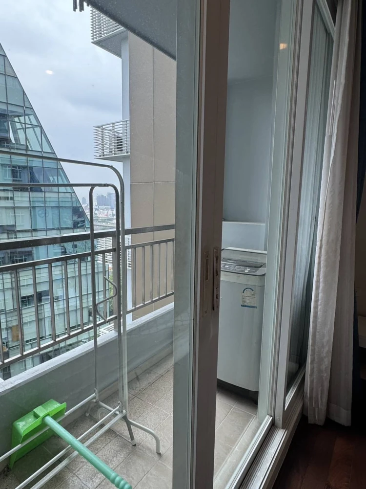 For sale, for rent, Circle Circle Condominium, 27th floor, very high, fully furnished, book now and you won't be disappointed.