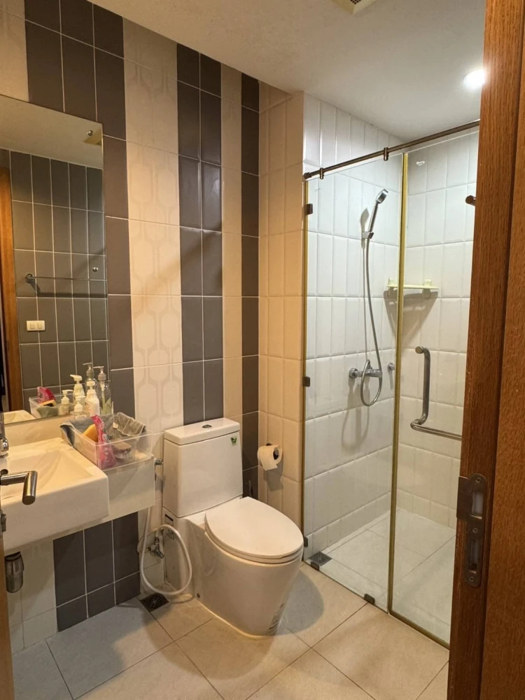 For sale, for rent, Circle Circle Condominium, 27th floor, very high, fully furnished, book now and you won't be disappointed.