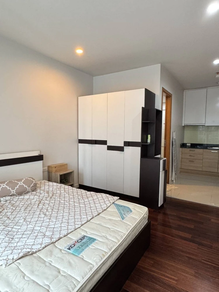 For sale, for rent, Circle Circle Condominium, 27th floor, very high, fully furnished, book now and you won't be disappointed.