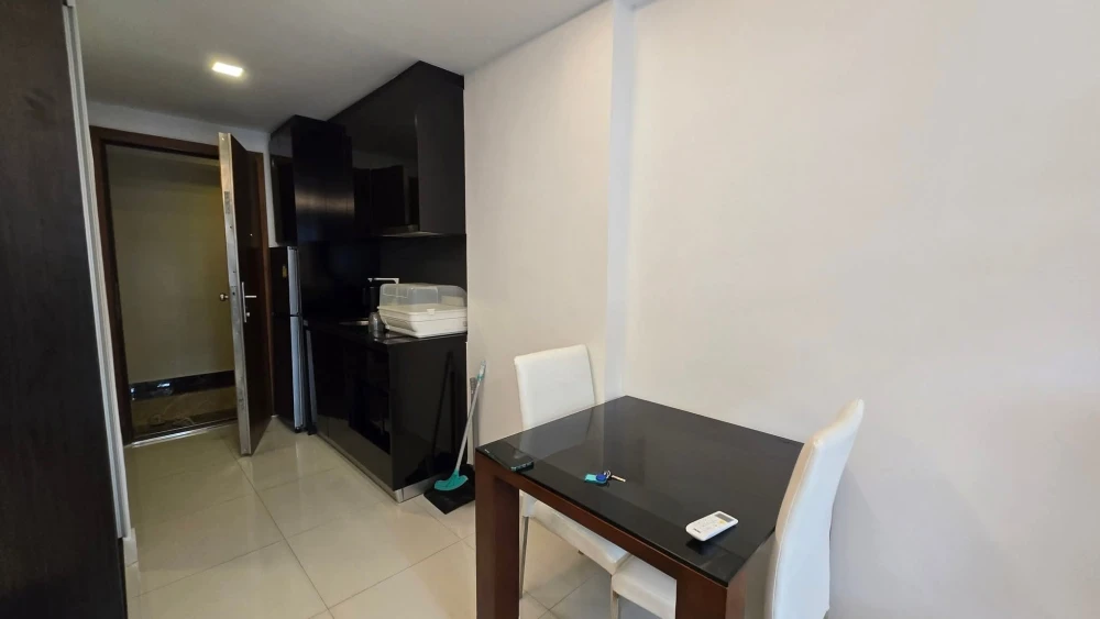 For sale or rent: Club Royal Wongamat Studio room, fully furnished and equipped, just bring your bags and move in!