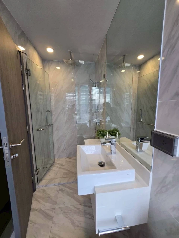 For sale or rent: COCO PARC, 9th floor, beautiful unit with complete furnishings. Book now!