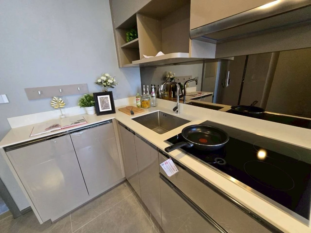 For sale or rent: COCO PARC, 9th floor, beautiful unit with complete furnishings. Book now!