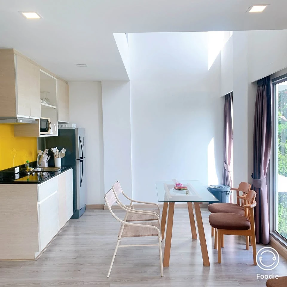 For sale, for rent Condo Sonrisa, spacious room, lots of usable space, comes with complete furniture, beautiful sea view, reserve now.