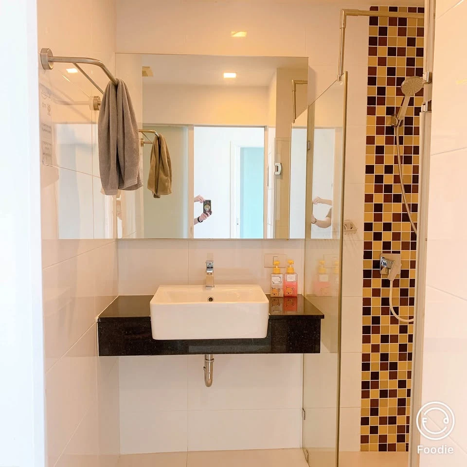 For sale, for rent Condo Sonrisa, spacious room, lots of usable space, comes with complete furniture, beautiful sea view, reserve now.