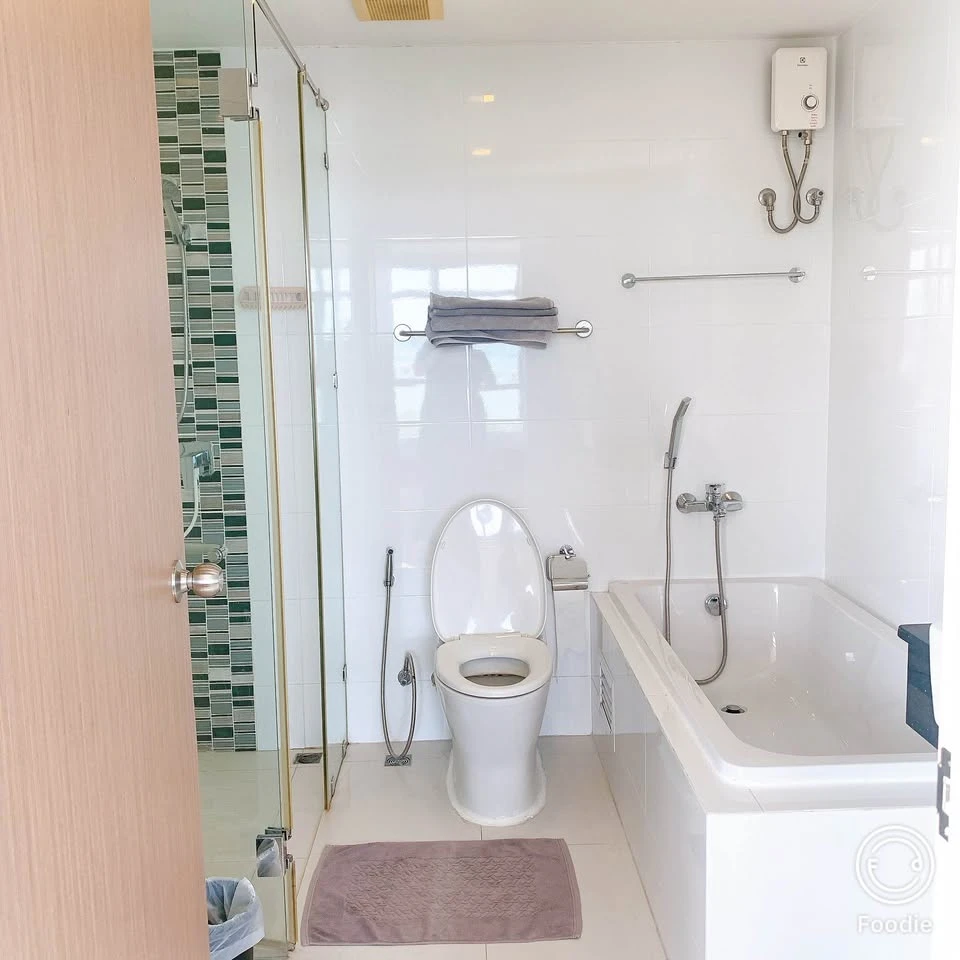 For sale, for rent Condo Sonrisa, spacious room, lots of usable space, comes with complete furniture, beautiful sea view, reserve now.