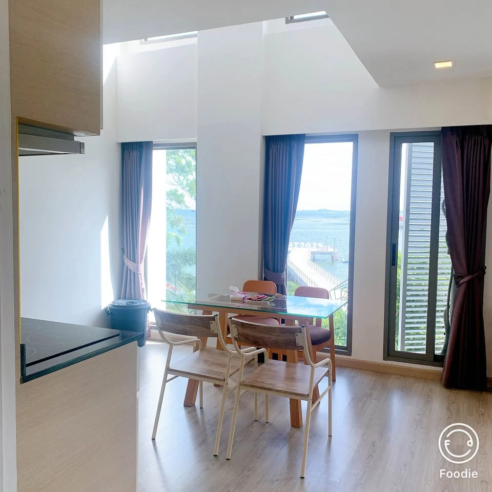 For sale, for rent Condo Sonrisa, spacious room, lots of usable space, comes with complete furniture, beautiful sea view, reserve now.
