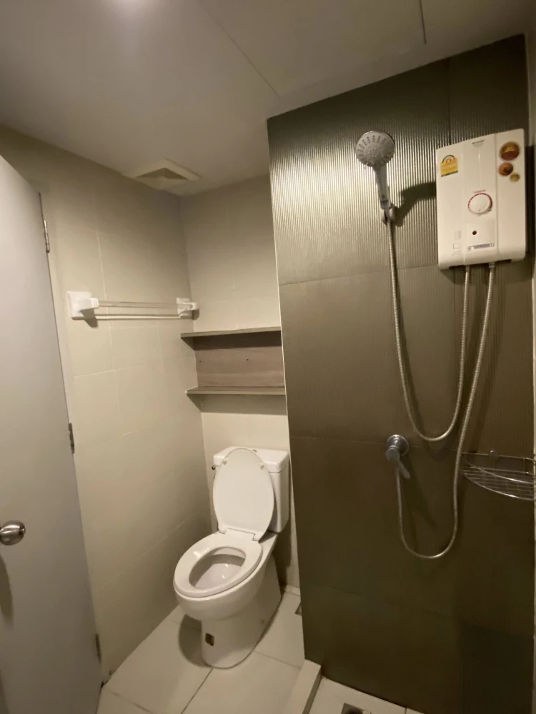 For sale, for rent Condo The Grass Pattaya, a nice room, comes with a complete set of furniture, just bring your bags and move in.