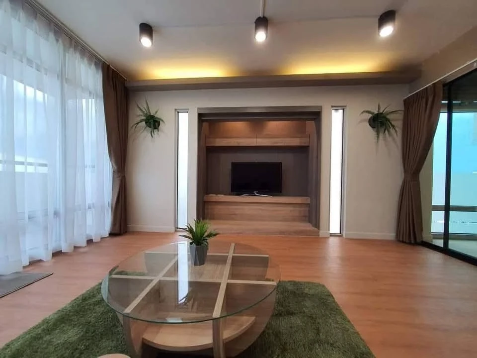 Condo for sale or rent: The Riviera Jomtien Pattaya. Large, comfortable room. Plenty of living space. Convenient and complete in one place. Reserve no