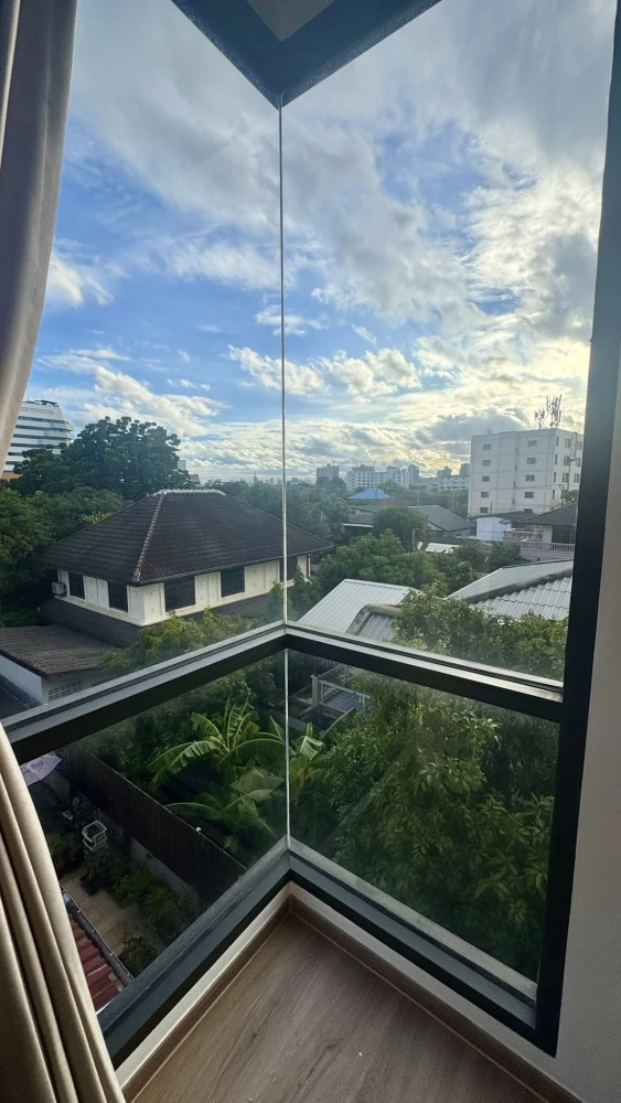 For sale or rent: CYBIQ Rama 9-Ramkhamhaeng 24, spacious room, comfortable living, pets allowed, fully furnished, reserve now!