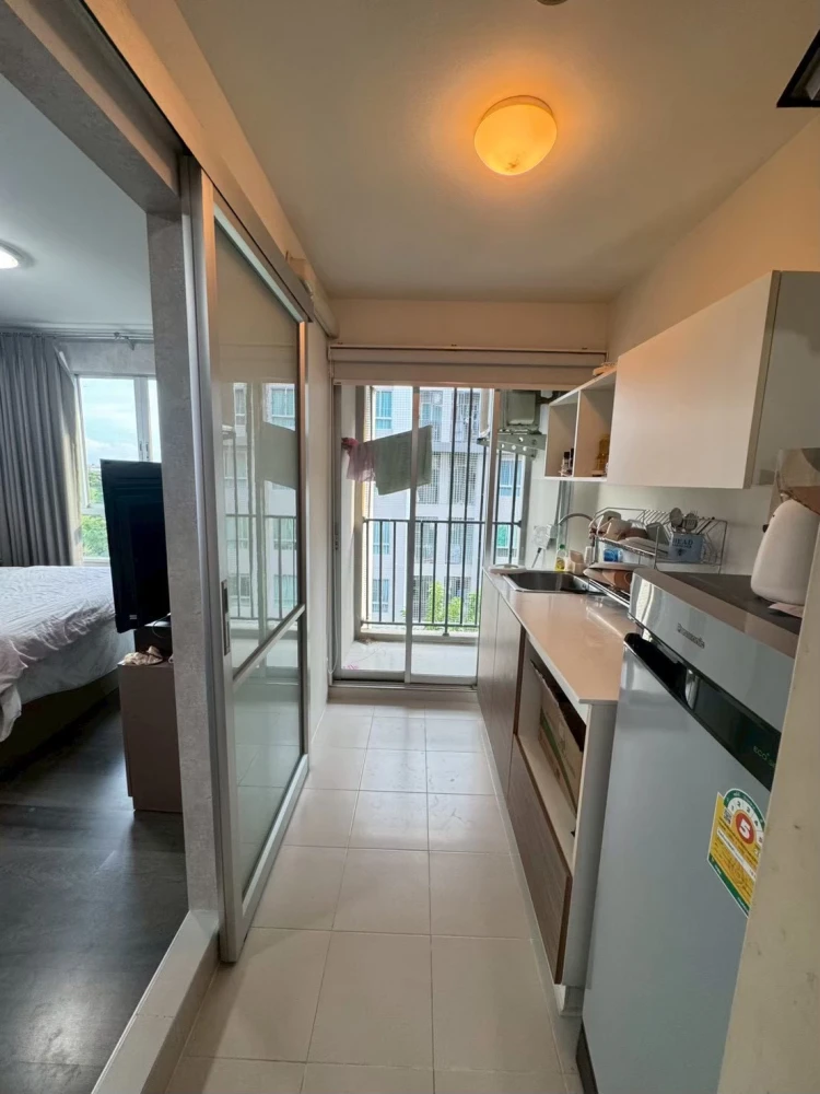For sale or rent: DCondo Campus Resort Bangna, near ABAC Bangna. High-quality wallpaper installed in the rooms. Very quiet and private. Book now!