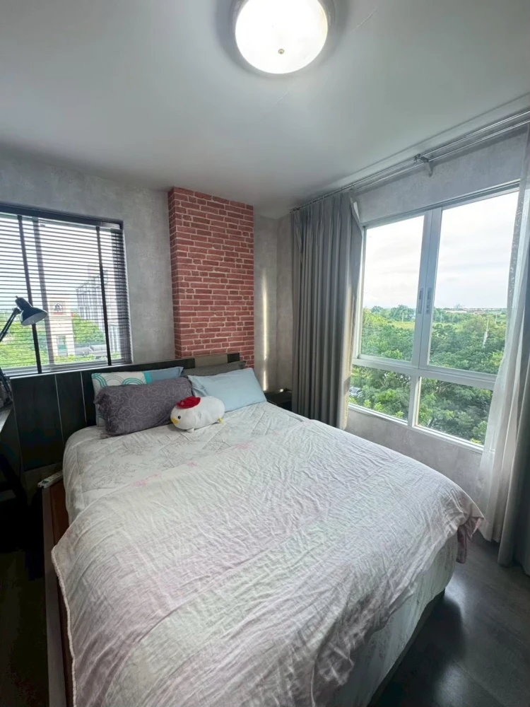 For sale or rent: DCondo Campus Resort Bangna, near ABAC Bangna. High-quality wallpaper installed in the rooms. Very quiet and private. Book now!