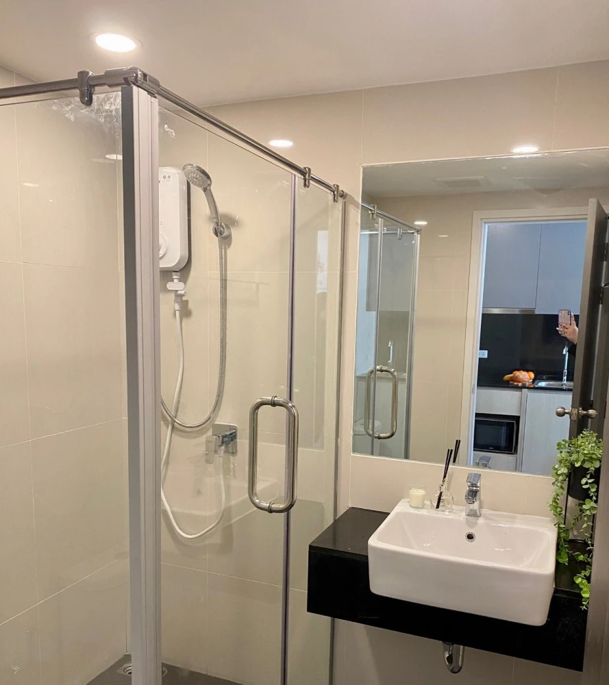 For sale or rent: Dolce Lasalle, 5th floor, 26 sq m unit, fully furnished and ready to move in.