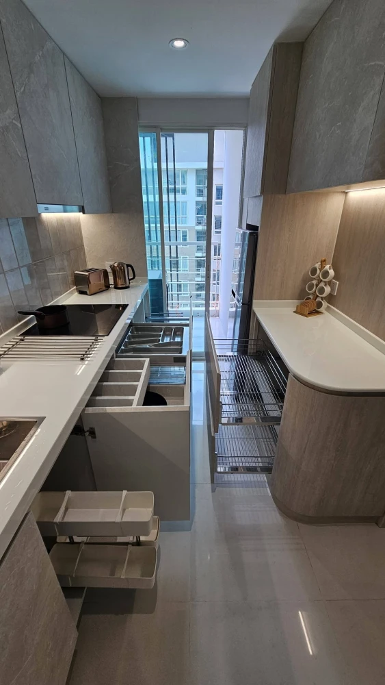 For Sale/Rent: Elements Srinakarin. Fully furnished and ready to move in, with complete facilities. Great price—book now, don't miss out!