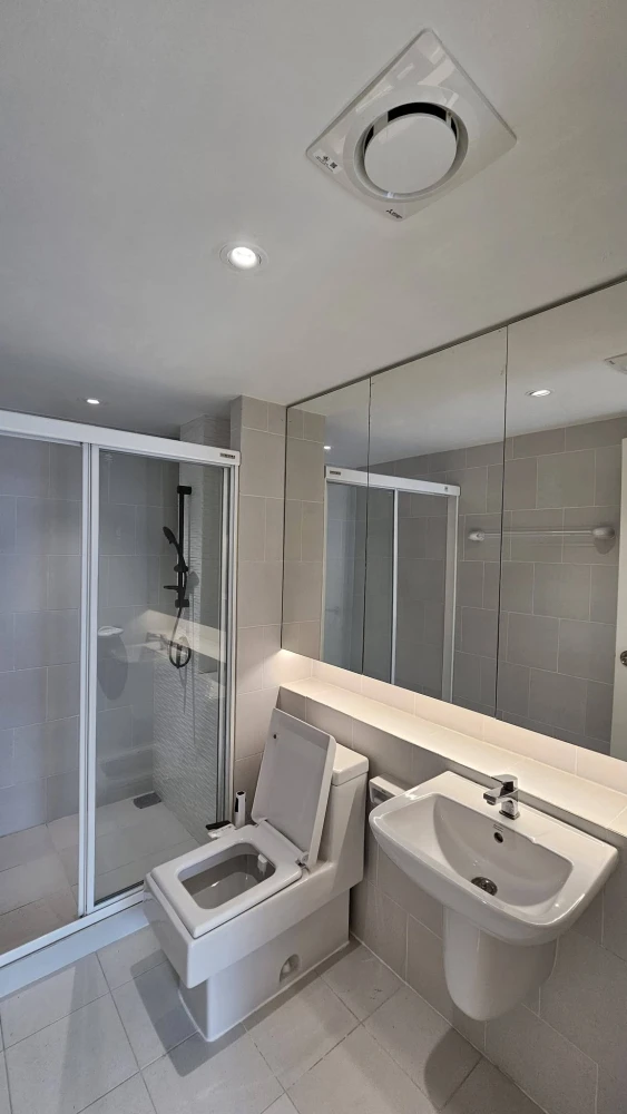 For Sale/Rent: Elements Srinakarin. Fully furnished and ready to move in, with complete facilities. Great price—book now, don't miss out!