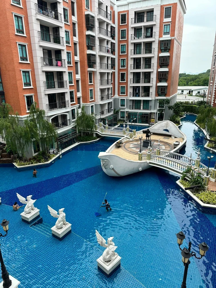 For sale, for rent, Espana Condo Resort Pattaya, balcony with ventilation, not stuffy, pool view, located directly in front of the wind and light, jus