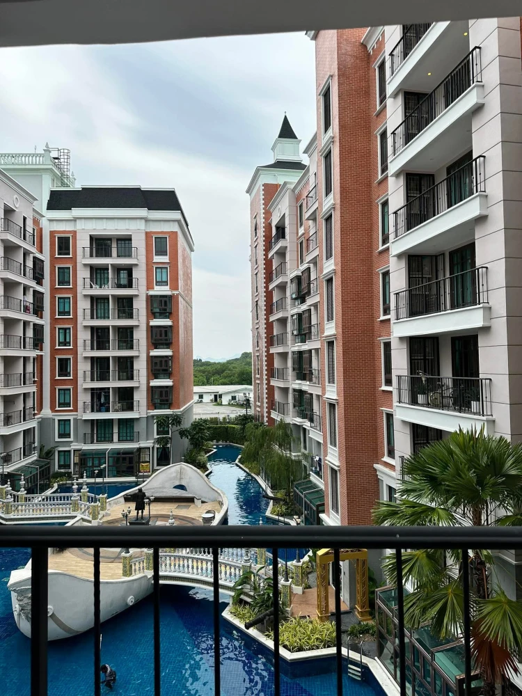 For sale, for rent, Espana Condo Resort Pattaya, balcony with ventilation, not stuffy, pool view, located directly in front of the wind and light, jus