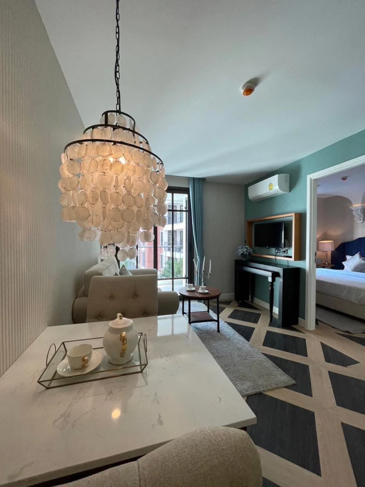 For sale, for rent, Espana Condo Resort Pattaya, balcony with ventilation, not stuffy, pool view, located directly in front of the wind and light, jus