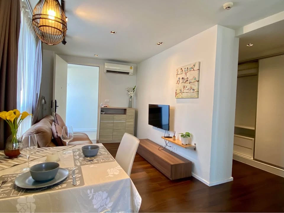 For sale or rent: Formosa Ladprao 7. Features two-way windows for natural light and ventilation, and comes fully furnished with amenities. Book now!