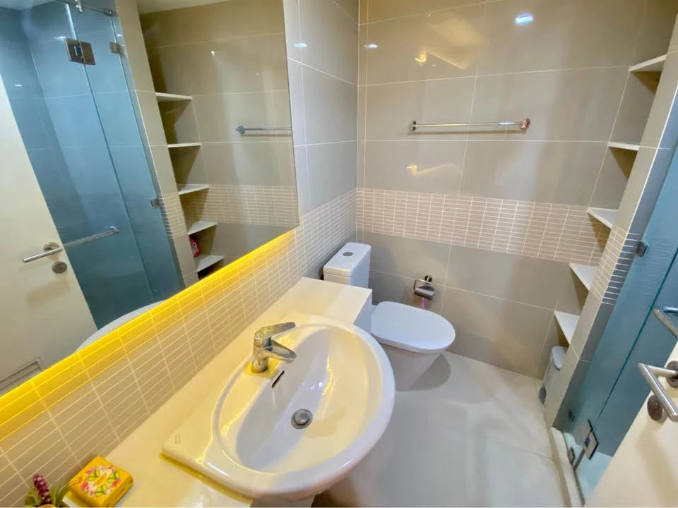 For sale or rent: Formosa Ladprao 7. Features two-way windows for natural light and ventilation, and comes fully furnished with amenities. Book now!