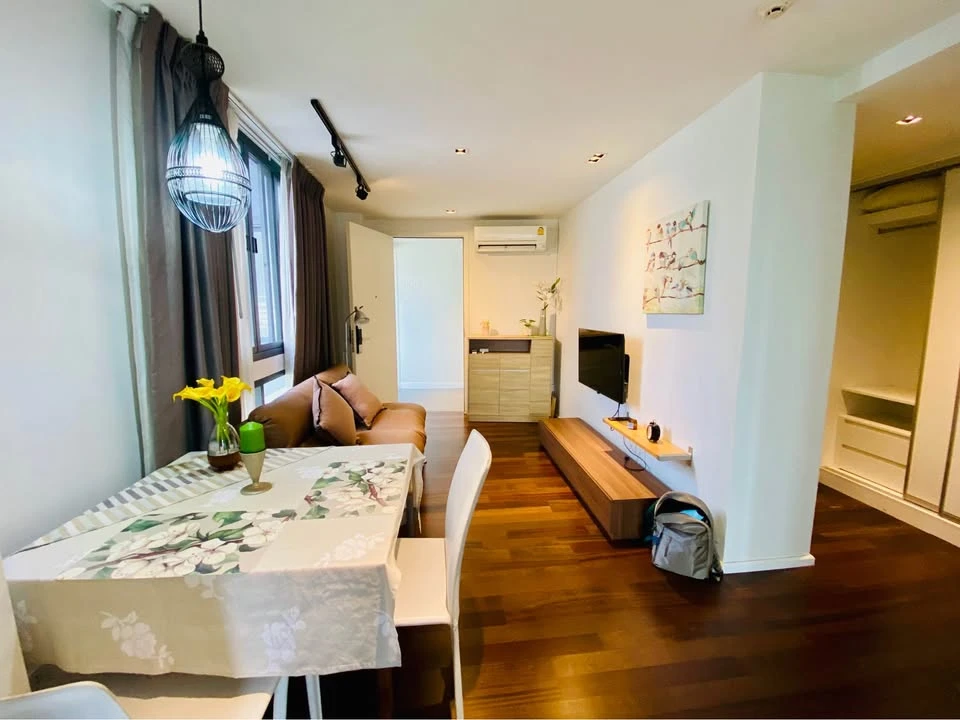 For sale or rent: Formosa Ladprao 7. Features two-way windows for natural light and ventilation, and comes fully furnished with amenities. Book now!