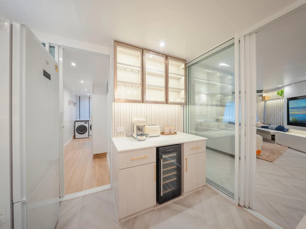 For sale, for rent, Fortune condo town 2 rooms, beautifully decorated built-in throughout the room, very spacious area, if you don't book, you'll real