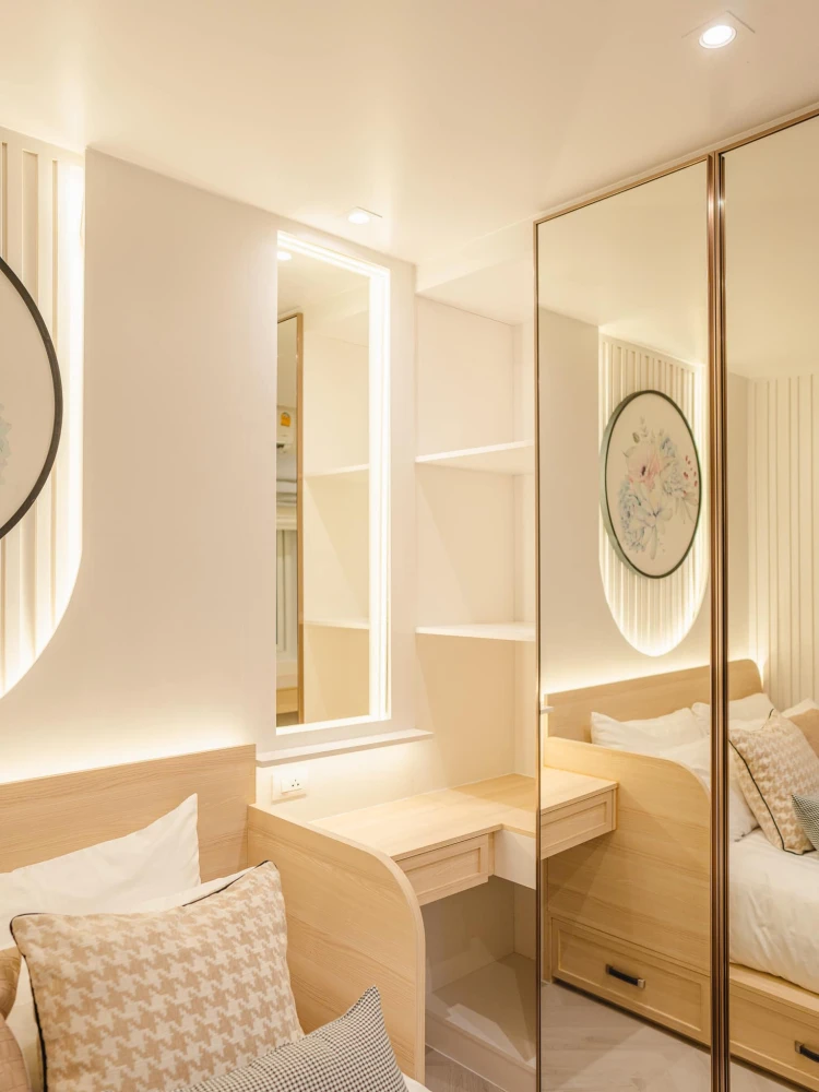 For sale, for rent, Fortune condo town 2 rooms, beautifully decorated built-in throughout the room, very spacious area, if you don't book, you'll real