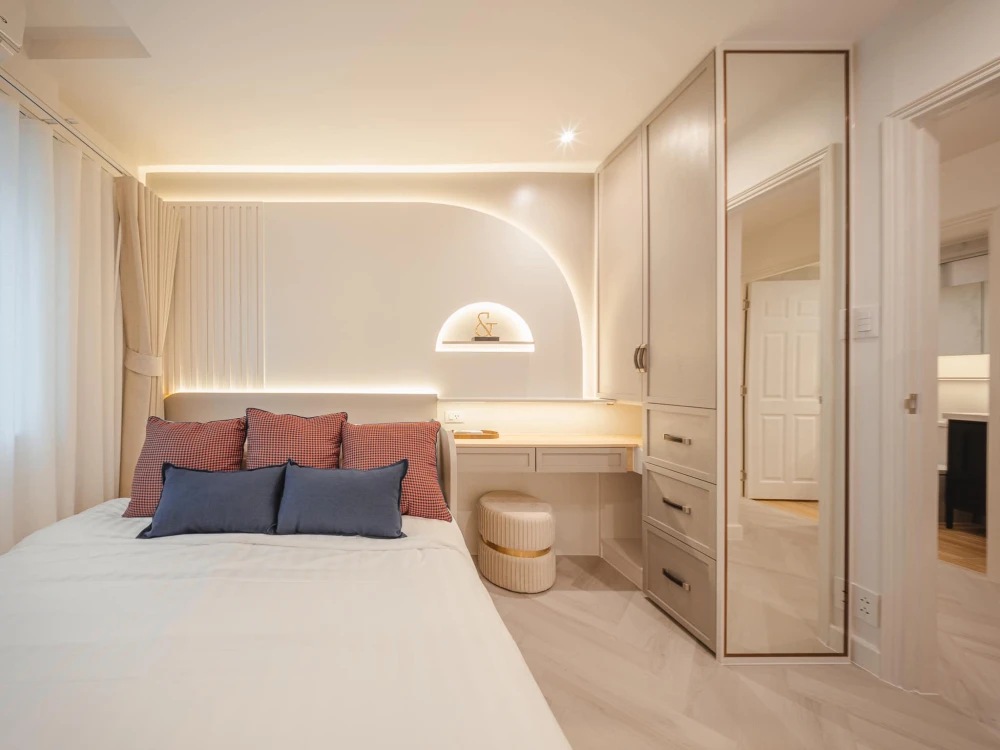 For sale, for rent, Fortune condo town 2 rooms, beautifully decorated built-in throughout the room, very spacious area, if you don't book, you'll real
