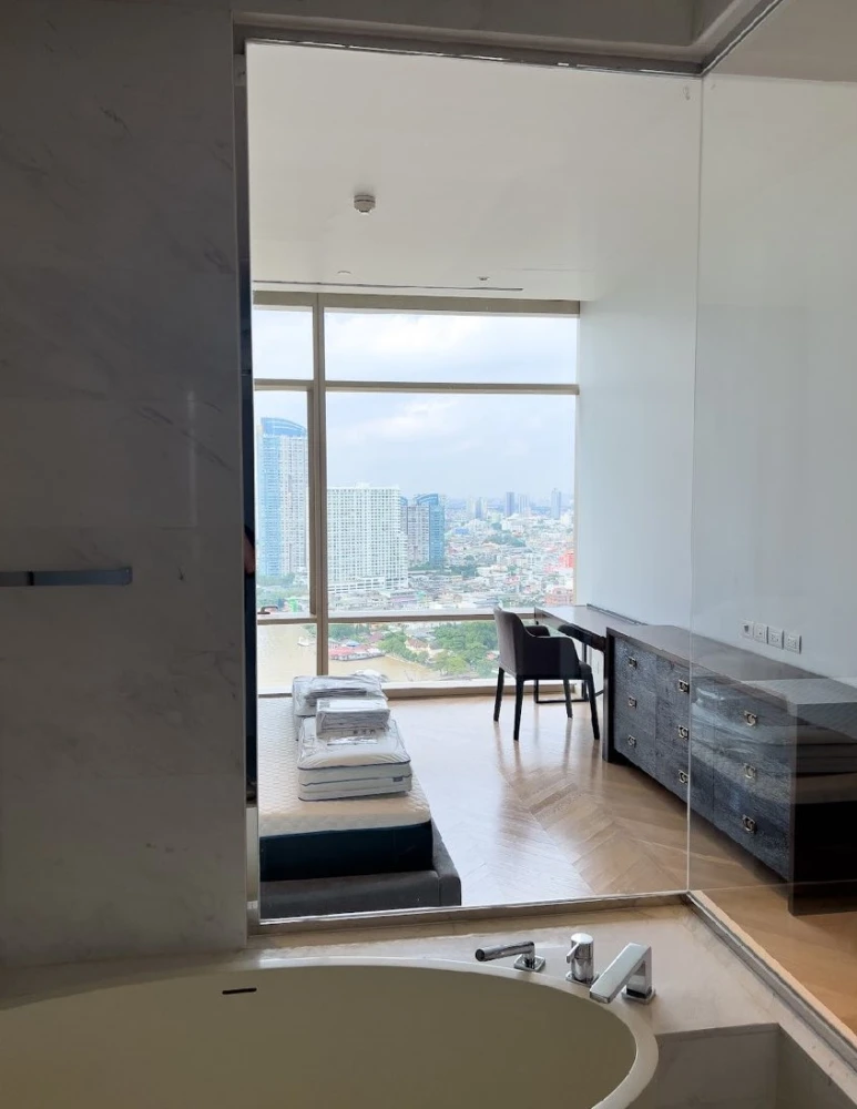 For sale, for rent, Four Seasons Private Residences, spacious room, lots of usable space, fully furnished, river view from high floor, don't miss it.