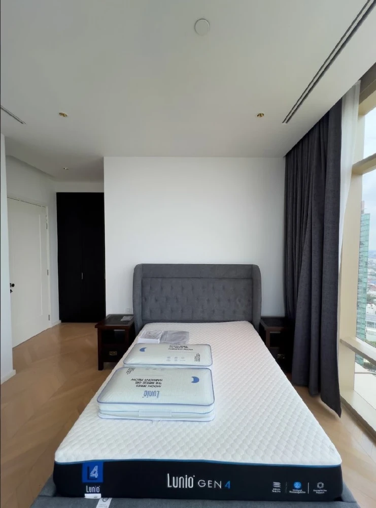 For sale, for rent, Four Seasons Private Residences, spacious room, lots of usable space, fully furnished, river view from high floor, don't miss it.