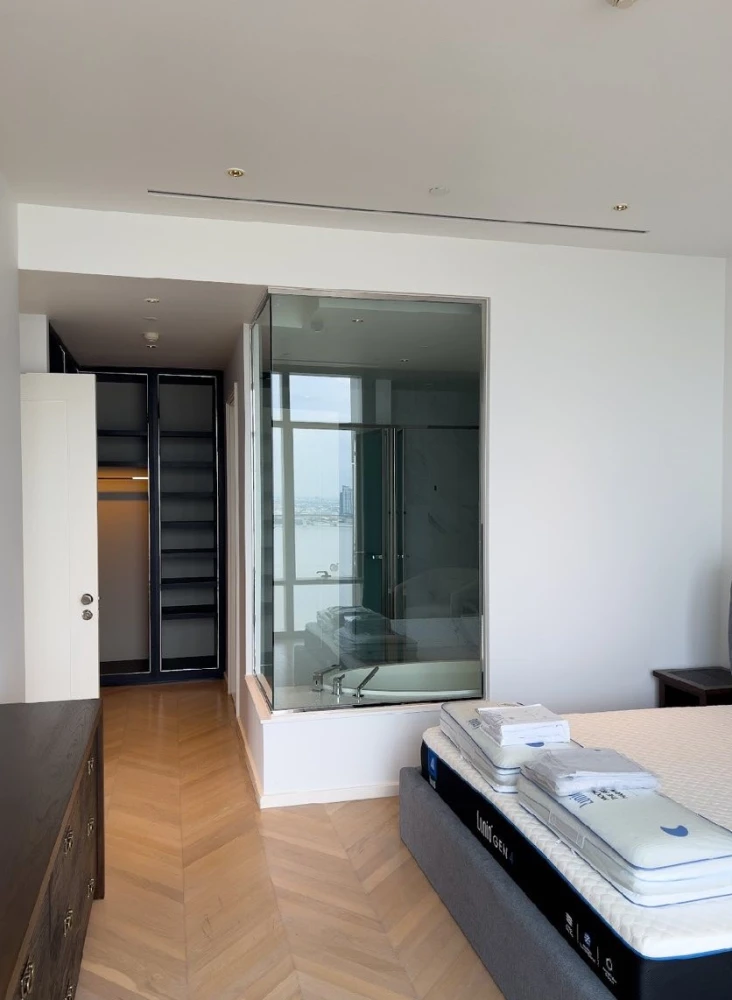 For sale, for rent, Four Seasons Private Residences, spacious room, lots of usable space, fully furnished, river view from high floor, don't miss it.