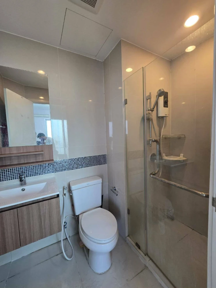 For sale or rent: Fuse Sense Bangkae, 15th floor unit in a prime location. Fully furnished and conveniently located. Don't miss out!