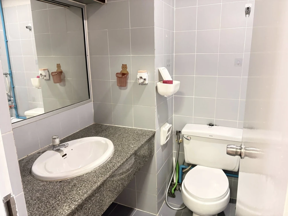 For sale or rent: Garden Court, 7th floor, comfortable unit with complete furniture and amenities. Book now!