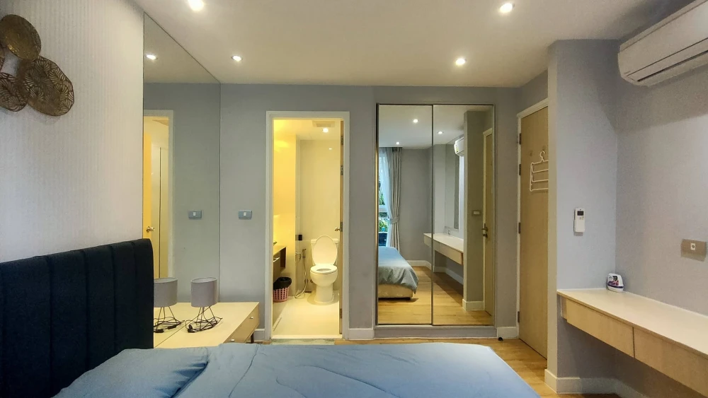 Room for rent at Grande Caribbean Resort Pattaya. Located on the 1st floor, with direct pool access. Fully furnished; just bring your suitcase and mov